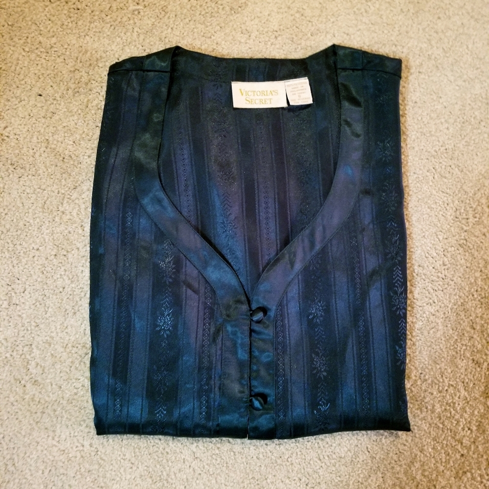 NWOT Victoria's Secret pajama top. Smalll.